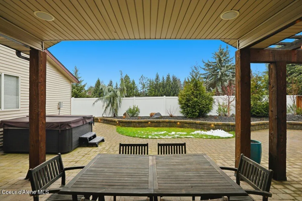 621 E Round Up Circle Hayden, ID 83835