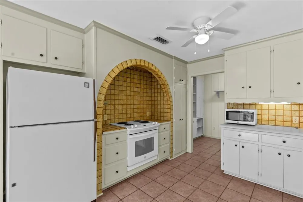 12914 Pfluger Berkman Lane Coupland, TX 78615