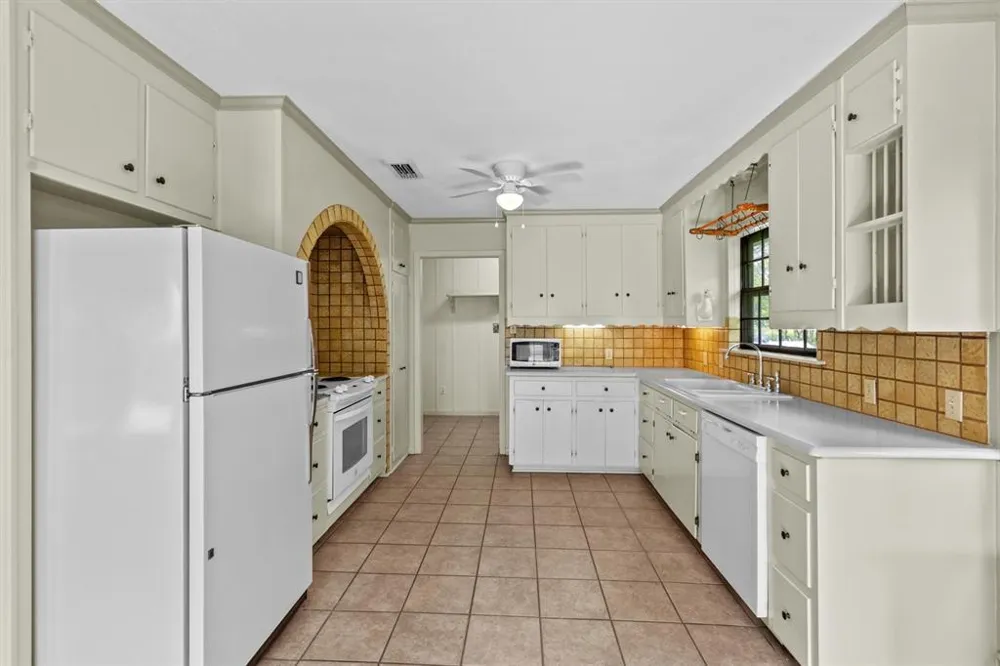 12914 Pfluger Berkman Lane Coupland, TX 78615