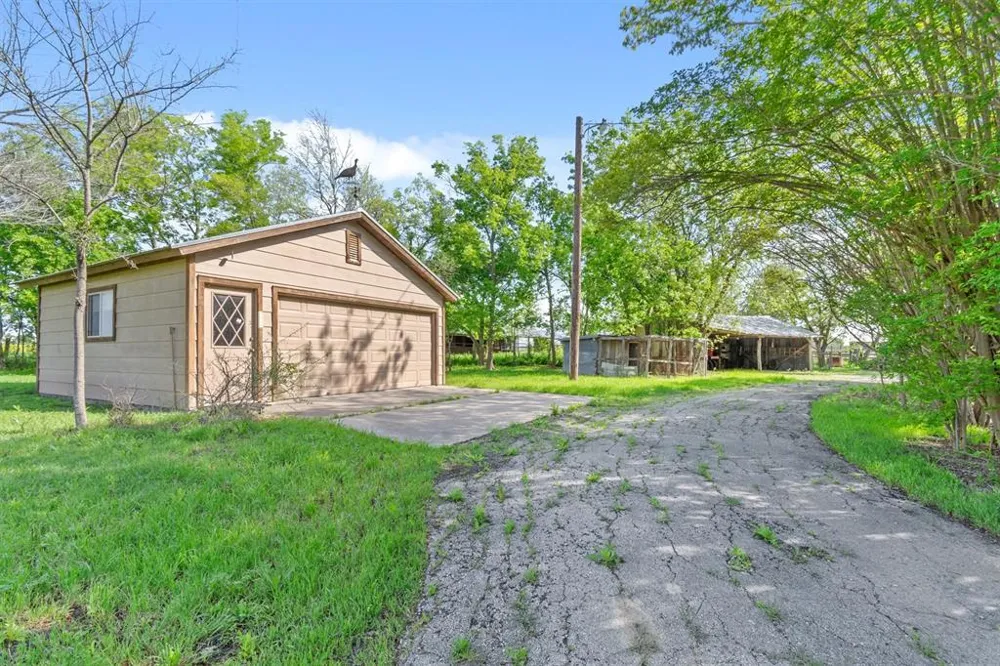 12914 Pfluger Berkman Lane Coupland, TX 78615