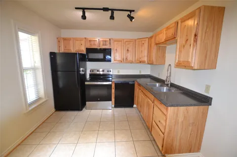 253 Old Groveton Road S