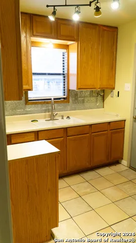 730 Main Utopia, TX 78884