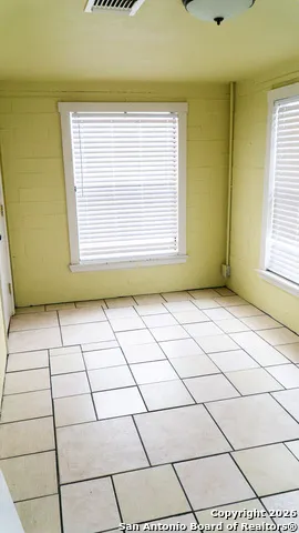 730 Main Utopia, TX 78884