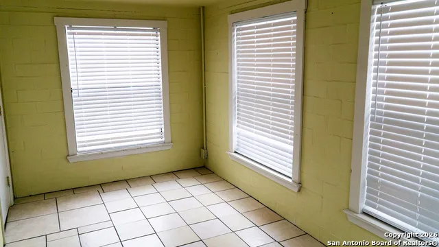 730 Main Utopia, TX 78884