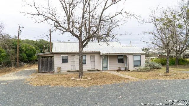 730 Main Utopia, TX 78884