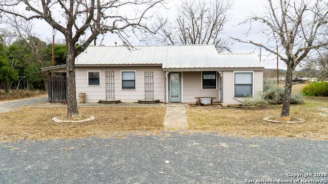 730 Main Utopia, TX 78884