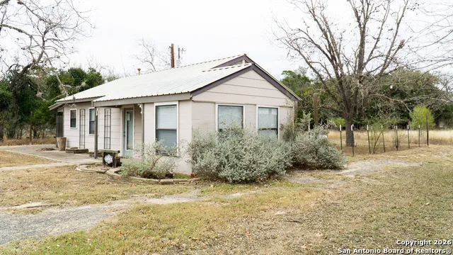 730 Main Utopia, TX 78884