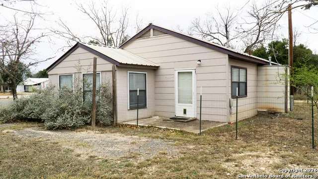 730 Main Utopia, TX 78884