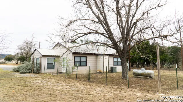 730 Main Utopia, TX 78884