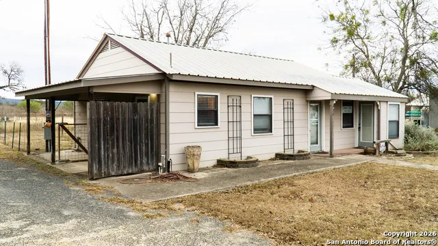 730 Main Utopia, TX 78884