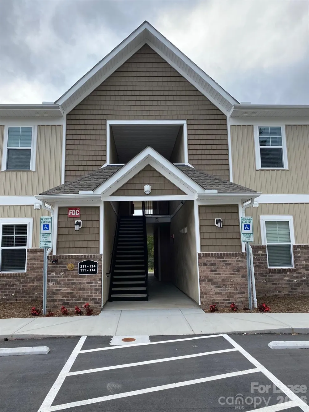 90 Riverside Drive Hickory, NC 28601