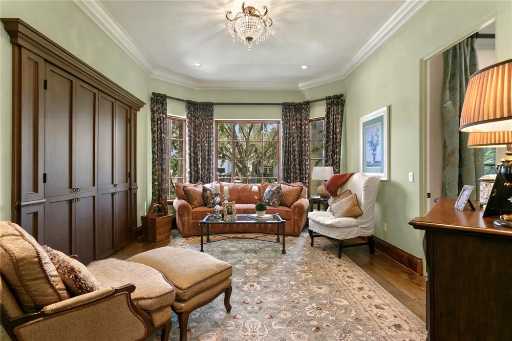 25 W SPANISH MAIN STREET Tampa, FL 33609