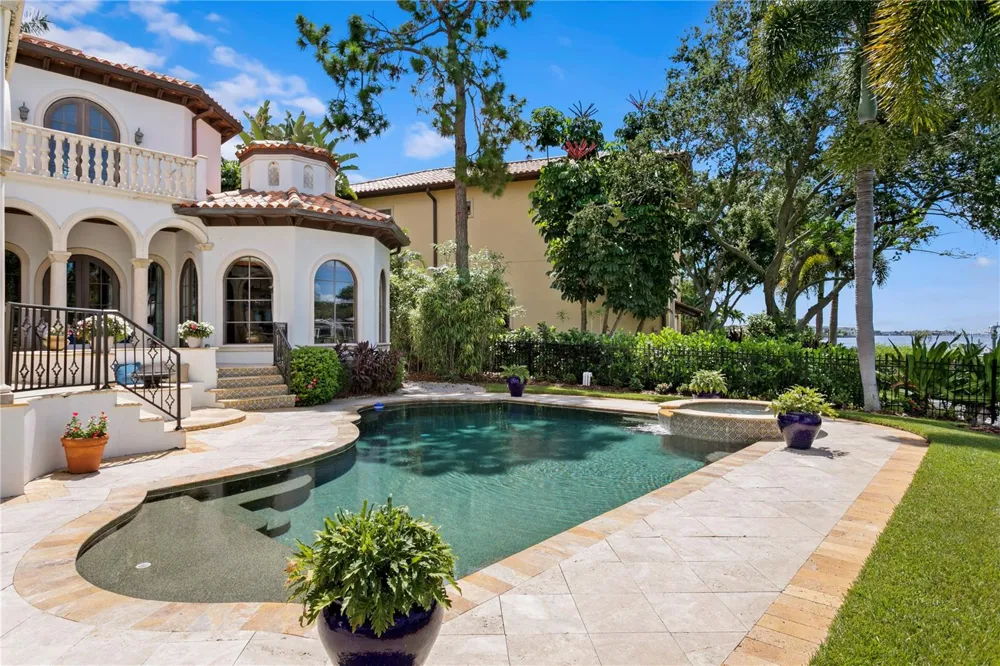 25 W SPANISH MAIN STREET Tampa, FL 33609