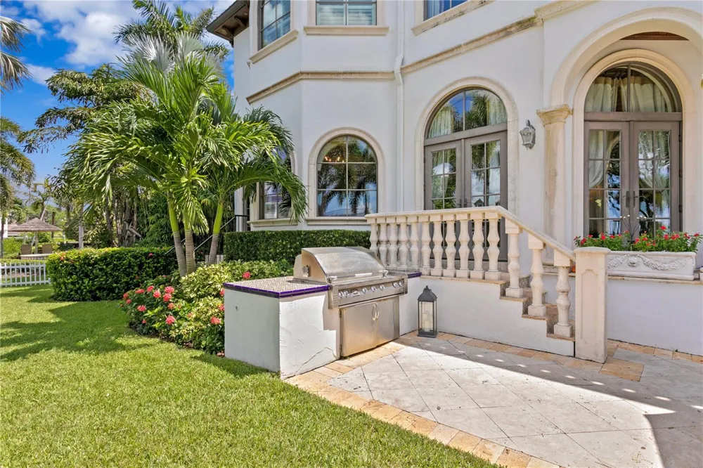 25 W SPANISH MAIN STREET Tampa, FL 33609