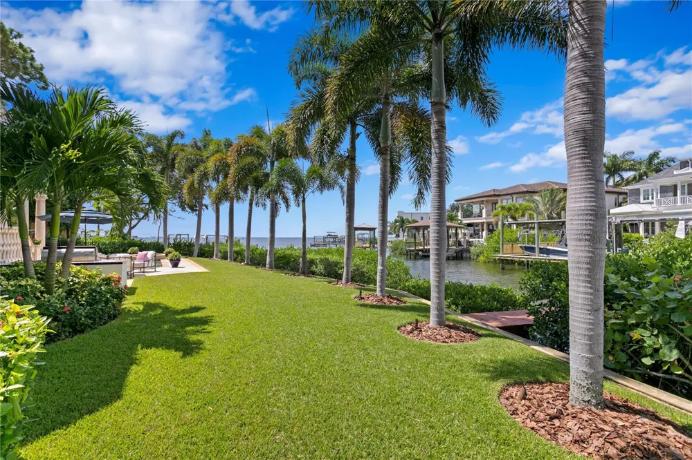 25 W SPANISH MAIN STREET Tampa, FL 33609