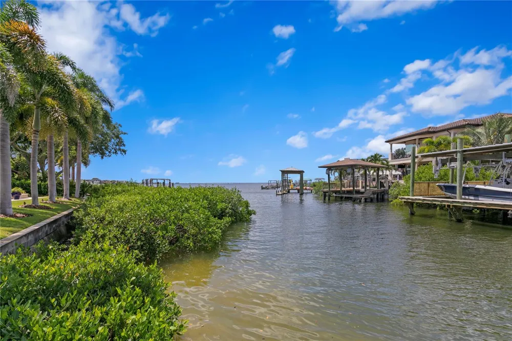 25 W SPANISH MAIN STREET Tampa, FL 33609