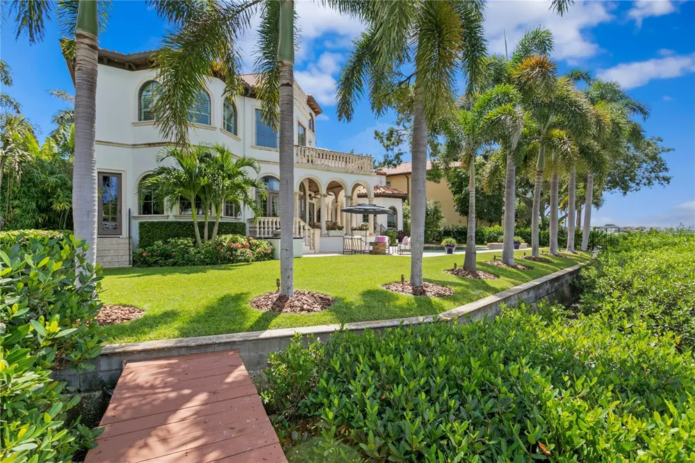 25 W SPANISH MAIN STREET Tampa, FL 33609
