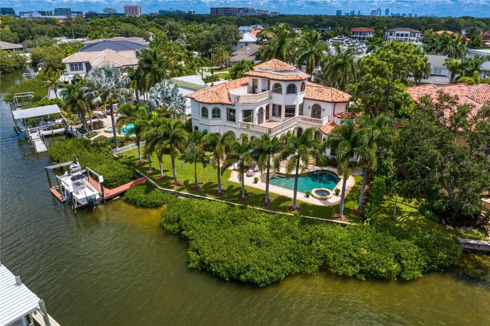 25 W SPANISH MAIN STREET Tampa, FL 33609
