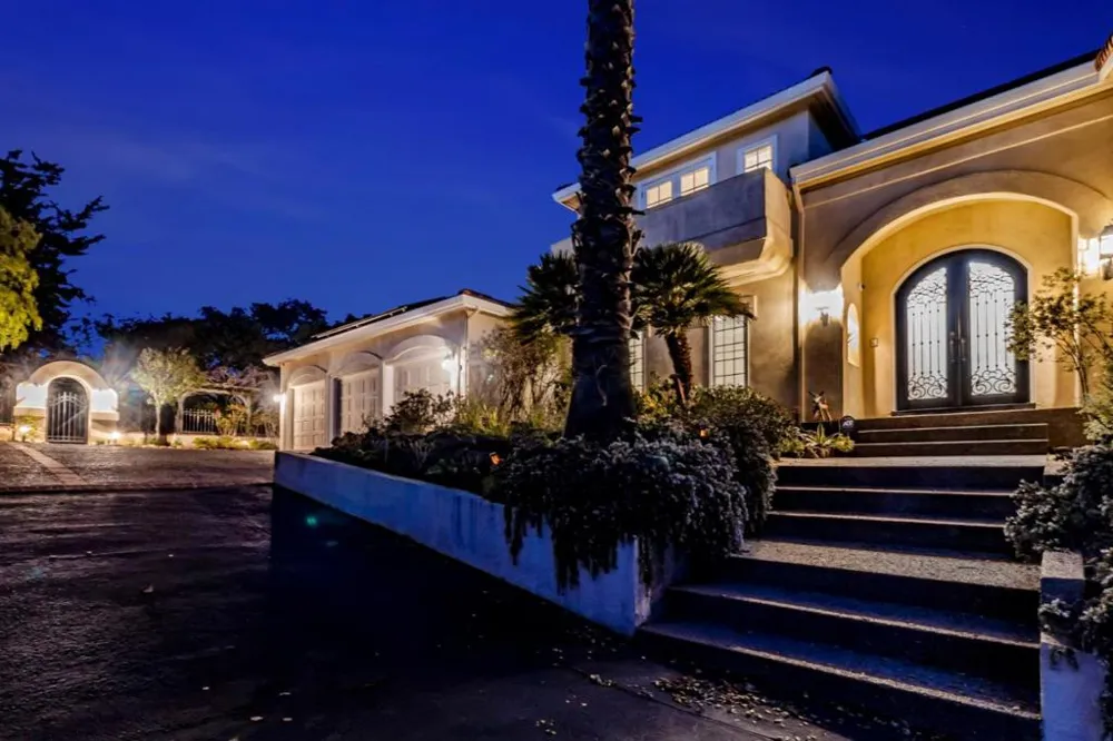 222 Oakley Avenue San Carlos, CA 94070