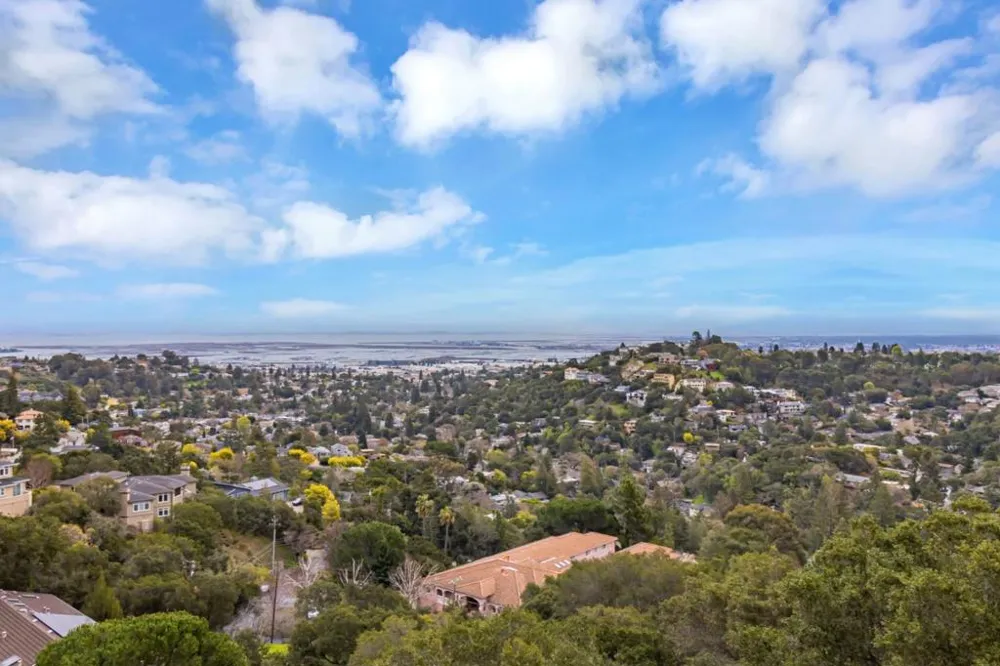 222 Oakley Avenue San Carlos, CA 94070