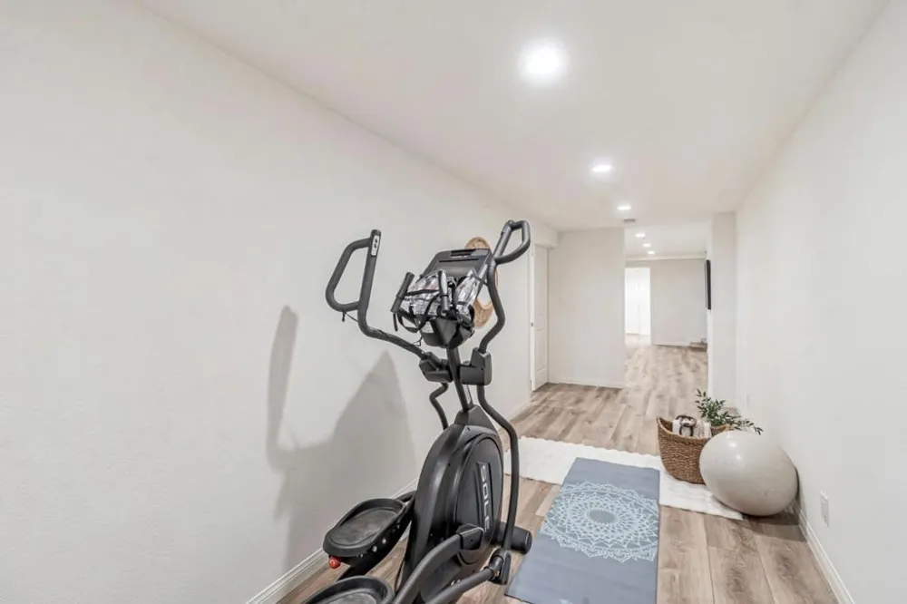 222 Oakley Avenue San Carlos, CA 94070