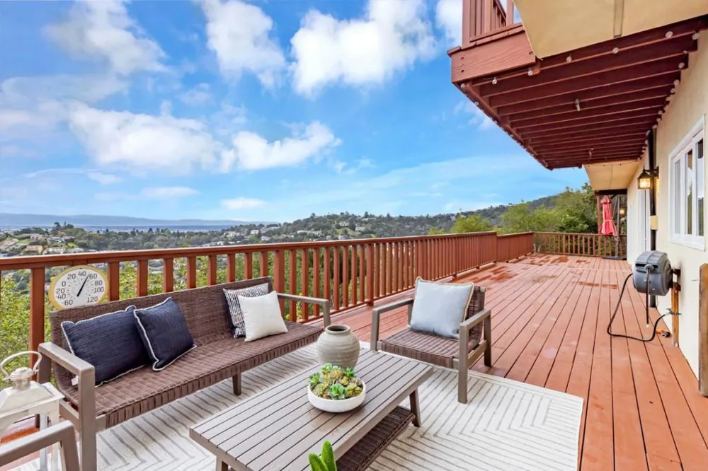 222 Oakley Avenue San Carlos, CA 94070