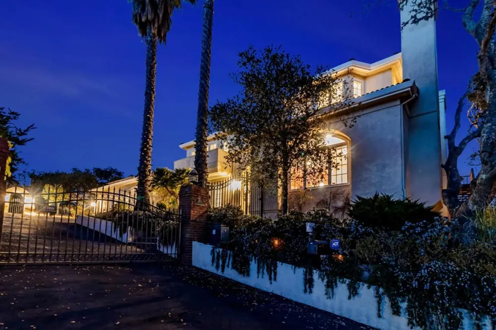 222 Oakley Avenue San Carlos, CA 94070