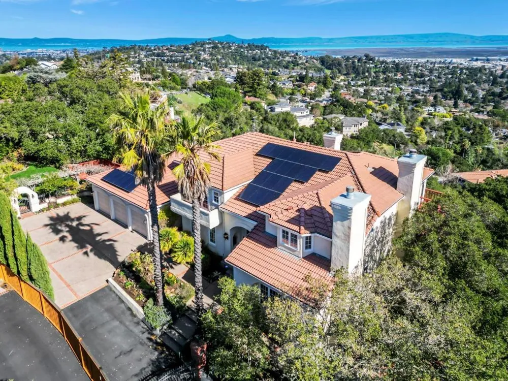 222 Oakley Avenue San Carlos, CA 94070