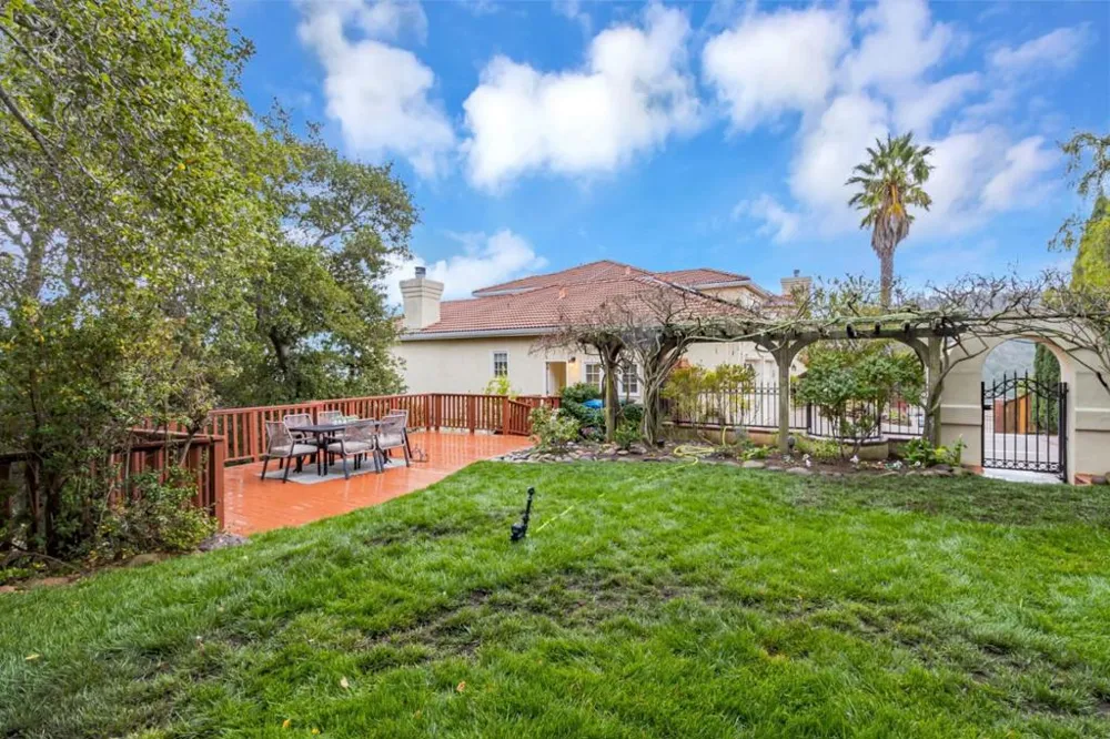 222 Oakley Avenue San Carlos, CA 94070