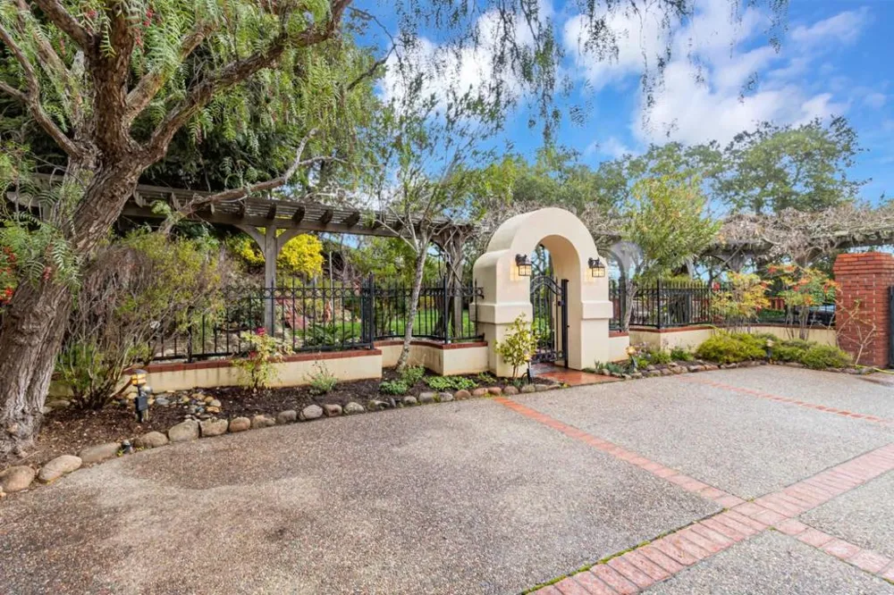 222 Oakley Avenue San Carlos, CA 94070