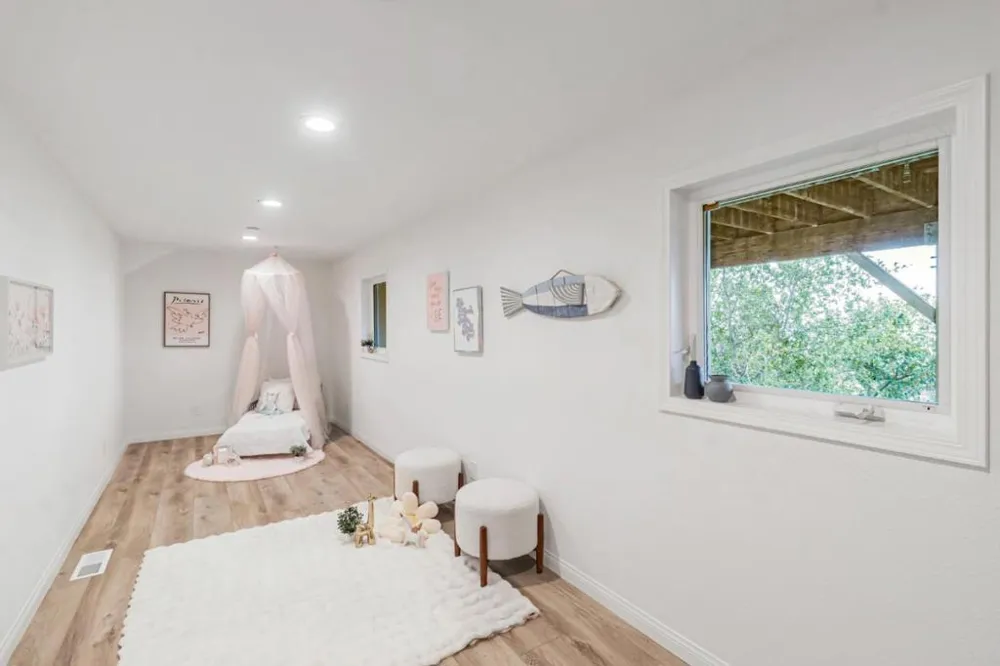 222 Oakley Avenue San Carlos, CA 94070