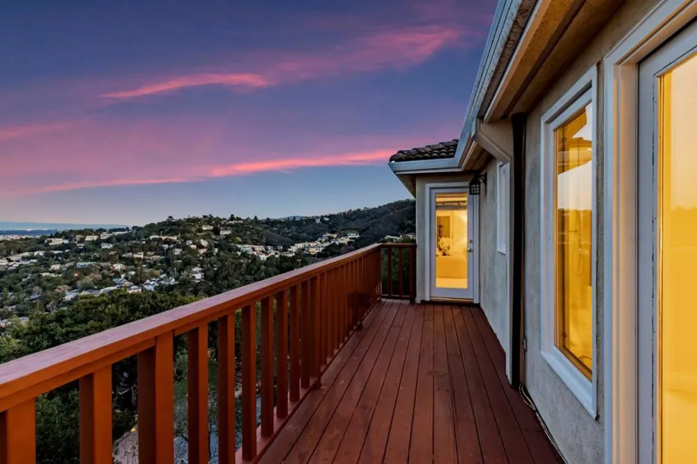 222 Oakley Avenue San Carlos, CA 94070