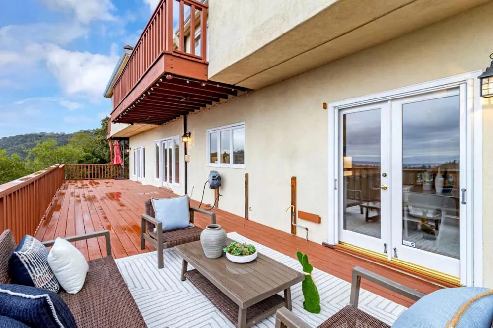 222 Oakley Avenue San Carlos, CA 94070