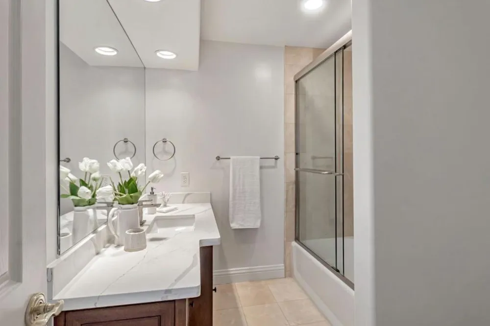222 Oakley Avenue San Carlos, CA 94070