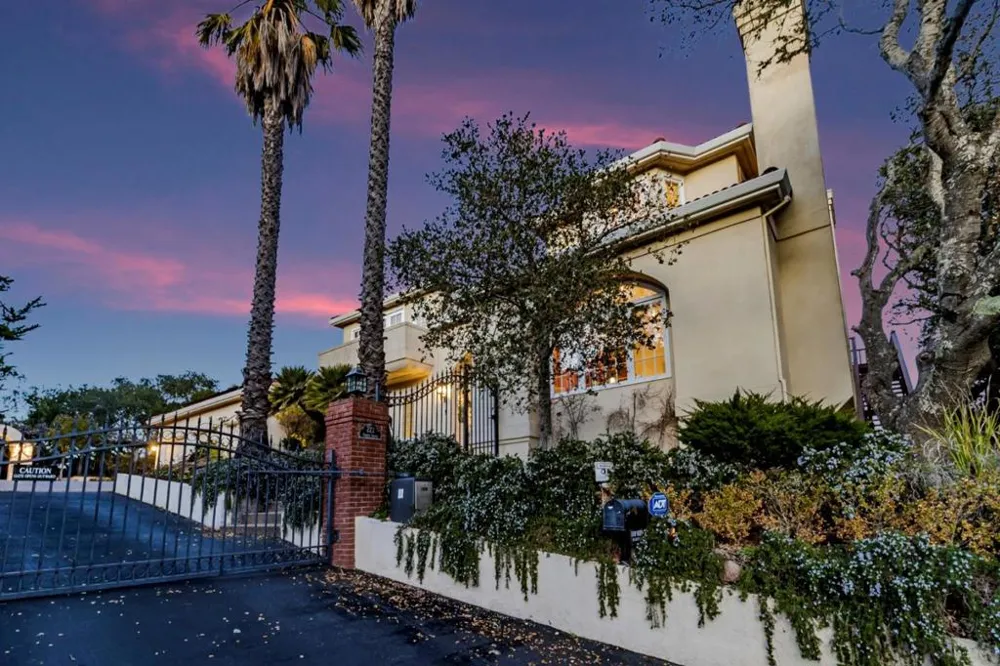222 Oakley Avenue San Carlos, CA 94070