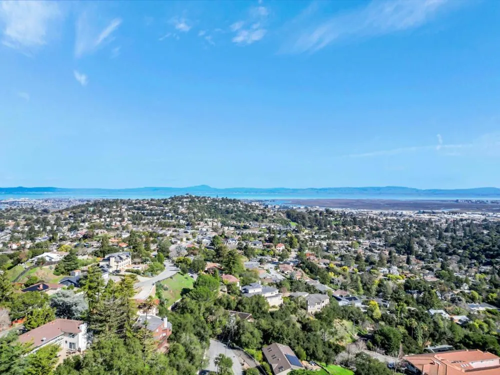 222 Oakley Avenue San Carlos, CA 94070