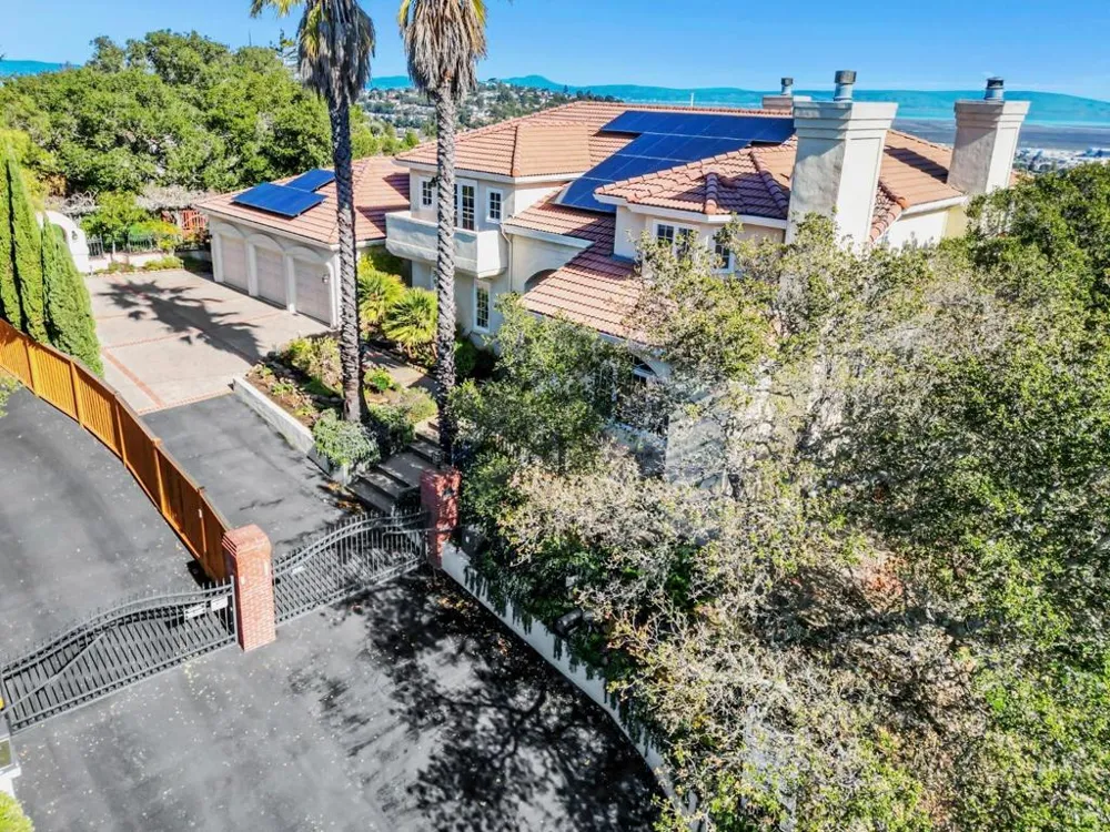 222 Oakley Avenue San Carlos, CA 94070