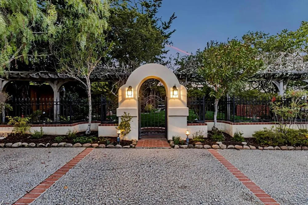 222 Oakley Avenue San Carlos, CA 94070