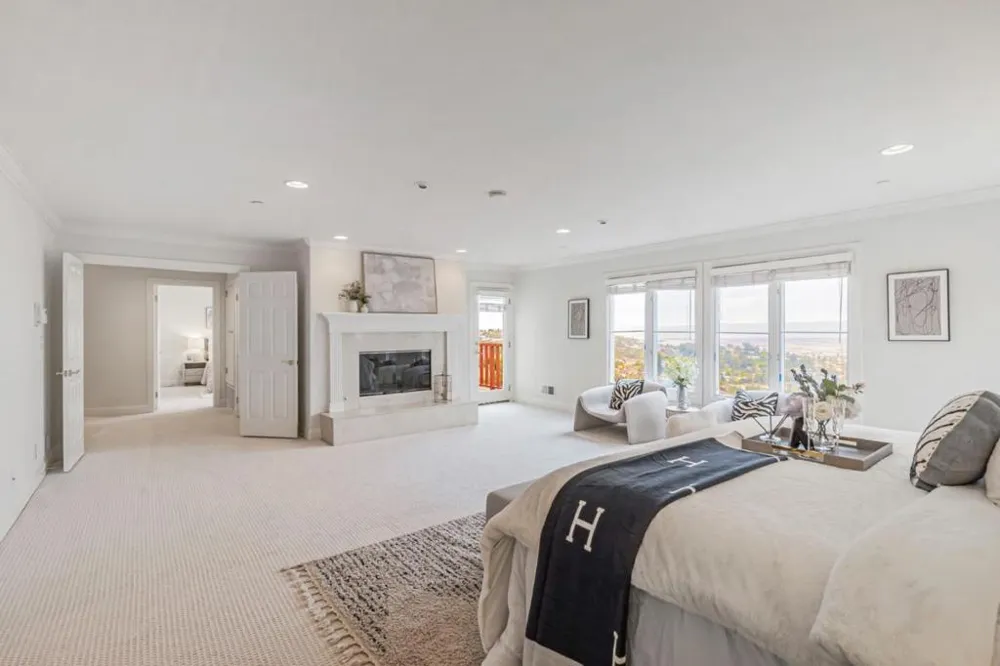 222 Oakley Avenue San Carlos, CA 94070