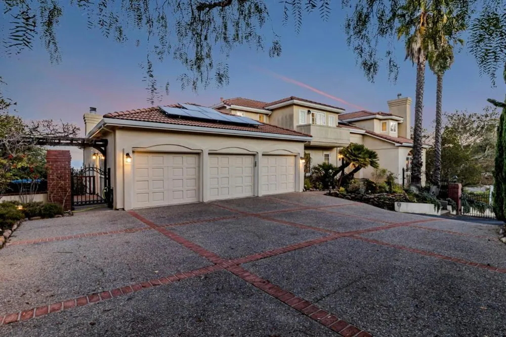 222 Oakley Avenue San Carlos, CA 94070