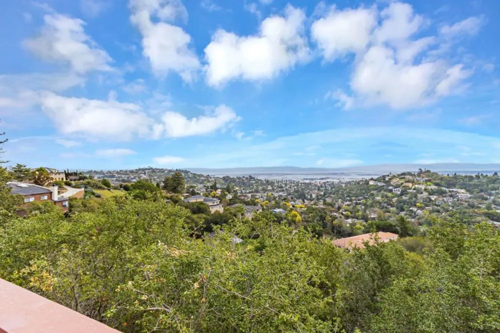 222 Oakley Avenue San Carlos, CA 94070