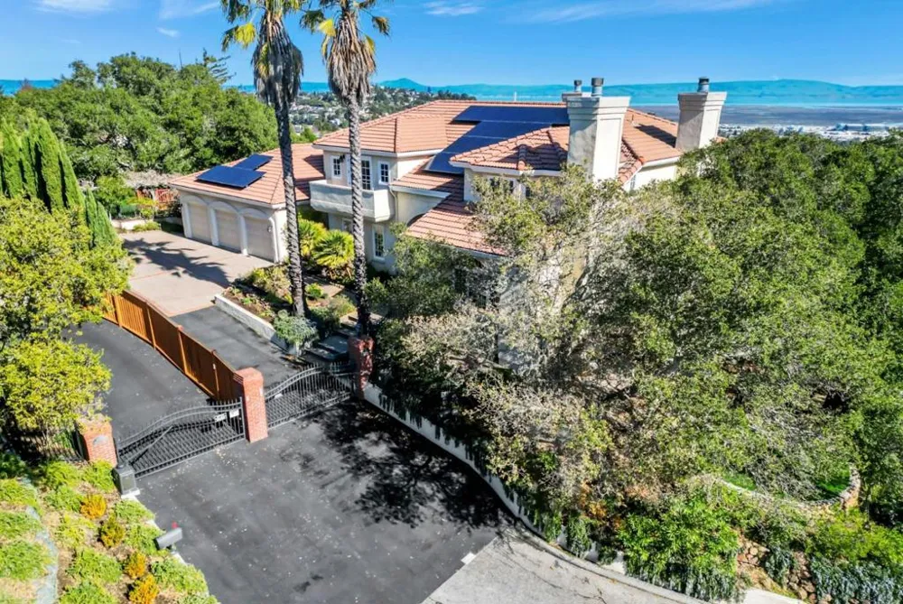 222 Oakley Avenue San Carlos, CA 94070
