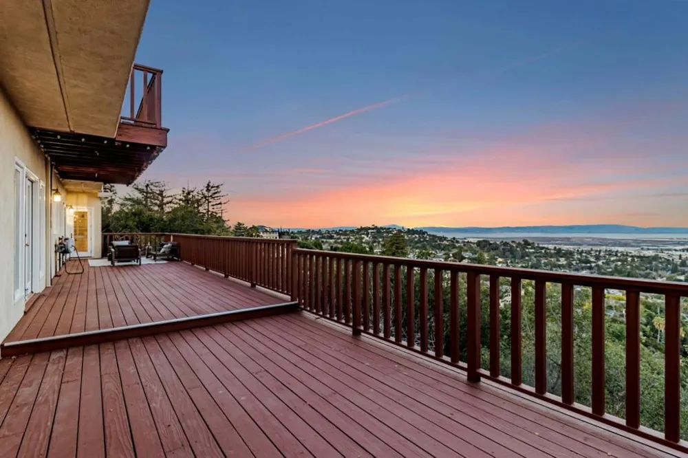 222 Oakley Avenue San Carlos, CA 94070