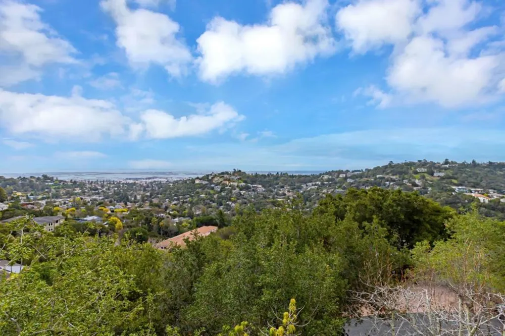 222 Oakley Avenue San Carlos, CA 94070