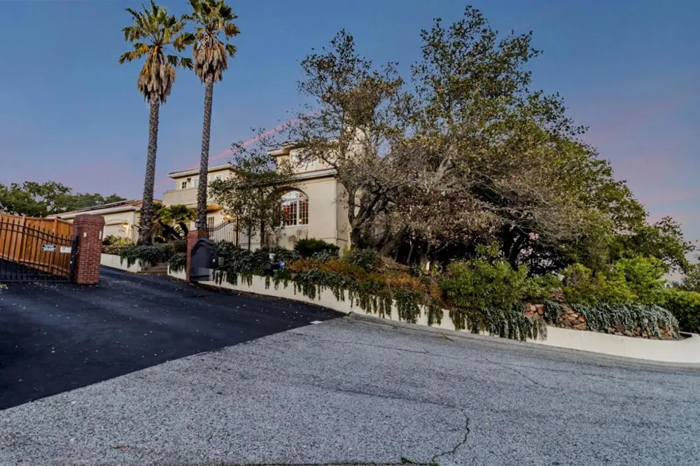 222 Oakley Avenue San Carlos, CA 94070