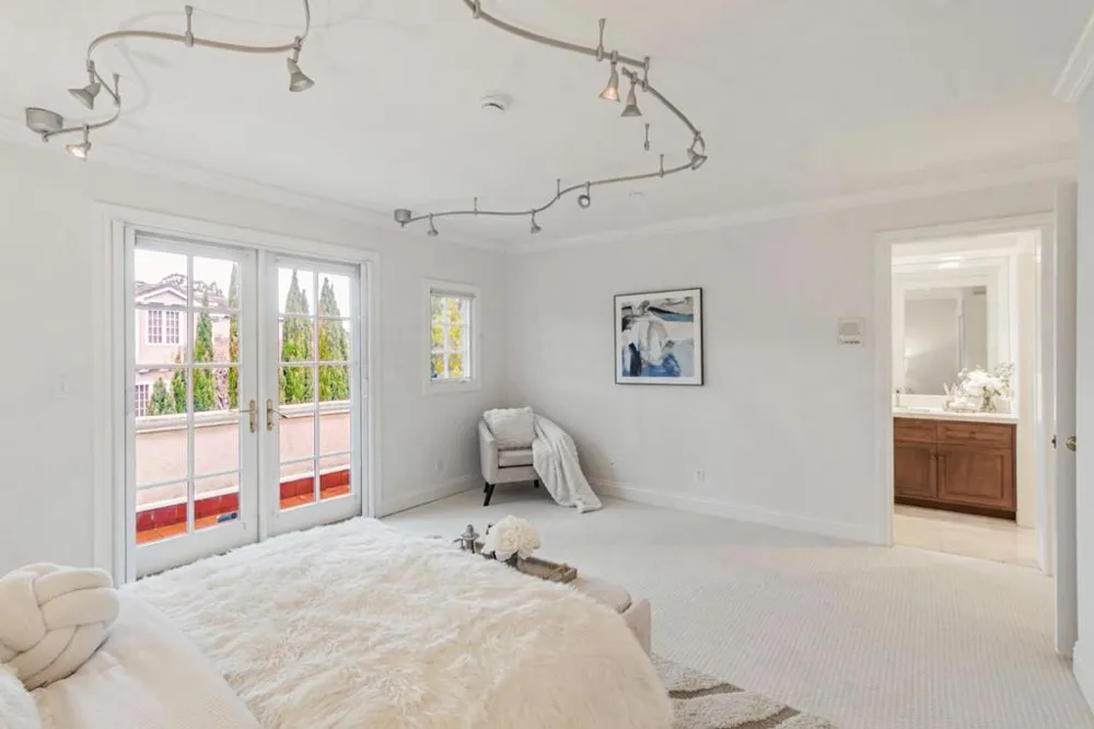 222 Oakley Avenue San Carlos, CA 94070