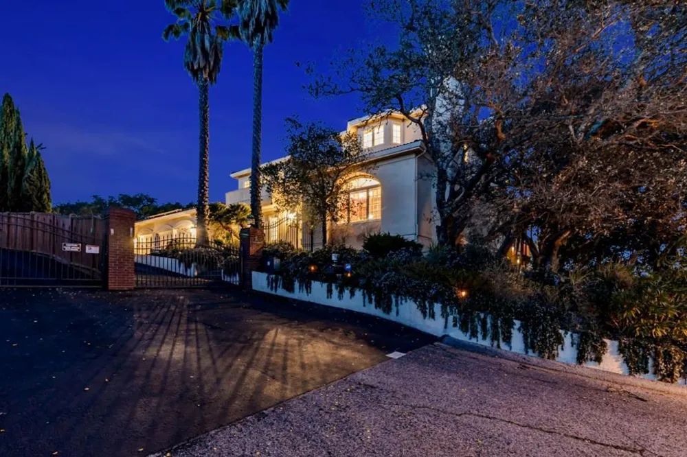 222 Oakley Avenue San Carlos, CA 94070