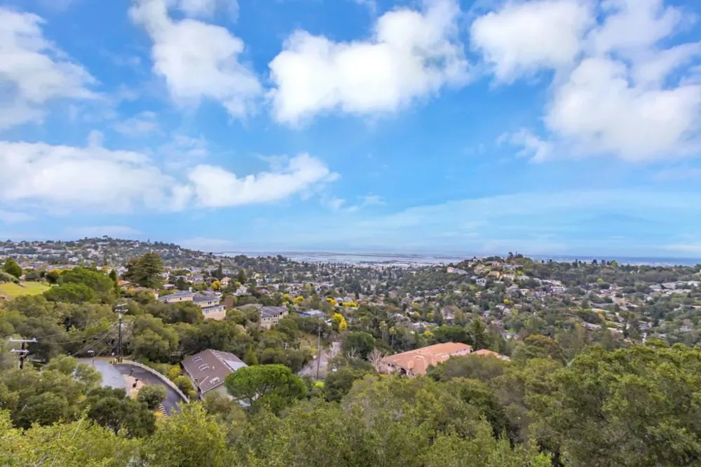 222 Oakley Avenue San Carlos, CA 94070