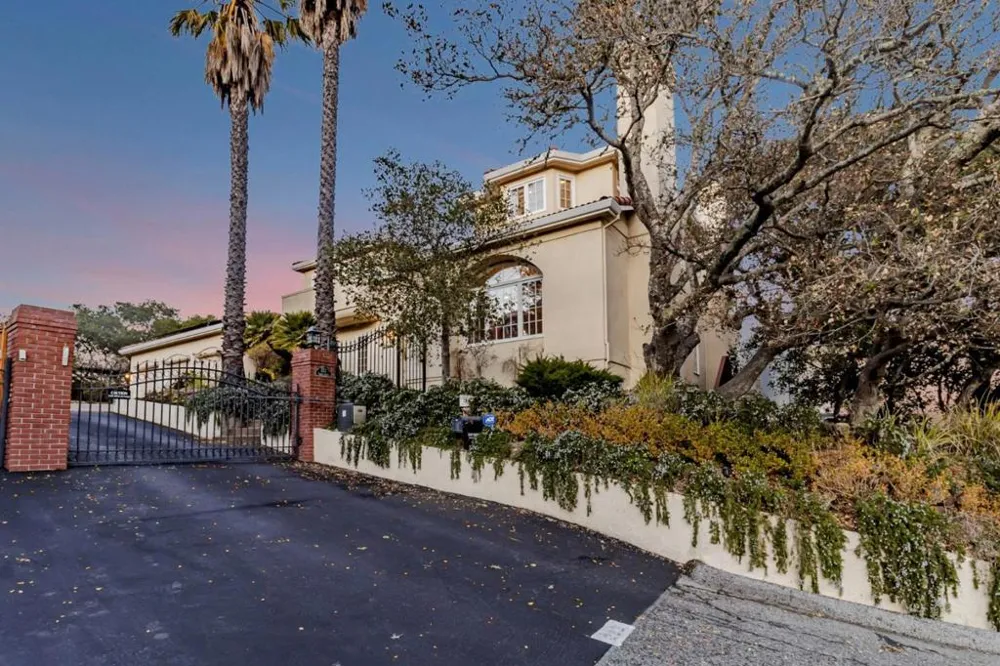 222 Oakley Avenue San Carlos, CA 94070