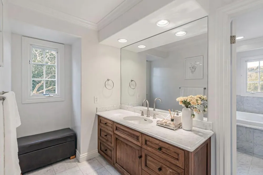 222 Oakley Avenue San Carlos, CA 94070